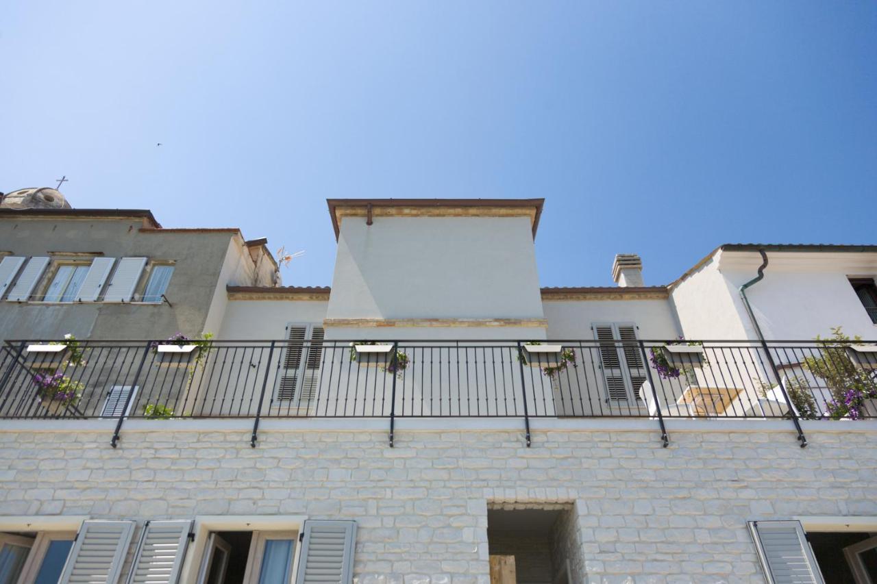 Diecidodici Boutiquerooms Sirolo Luaran gambar